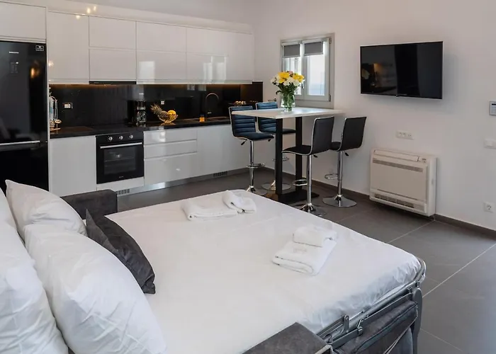 G & W Suites