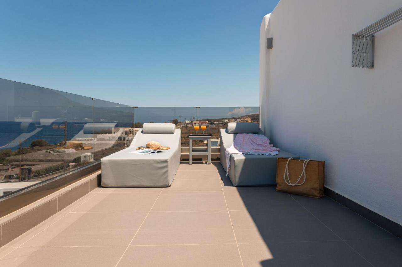 G & W * Foinikia (Santorini)