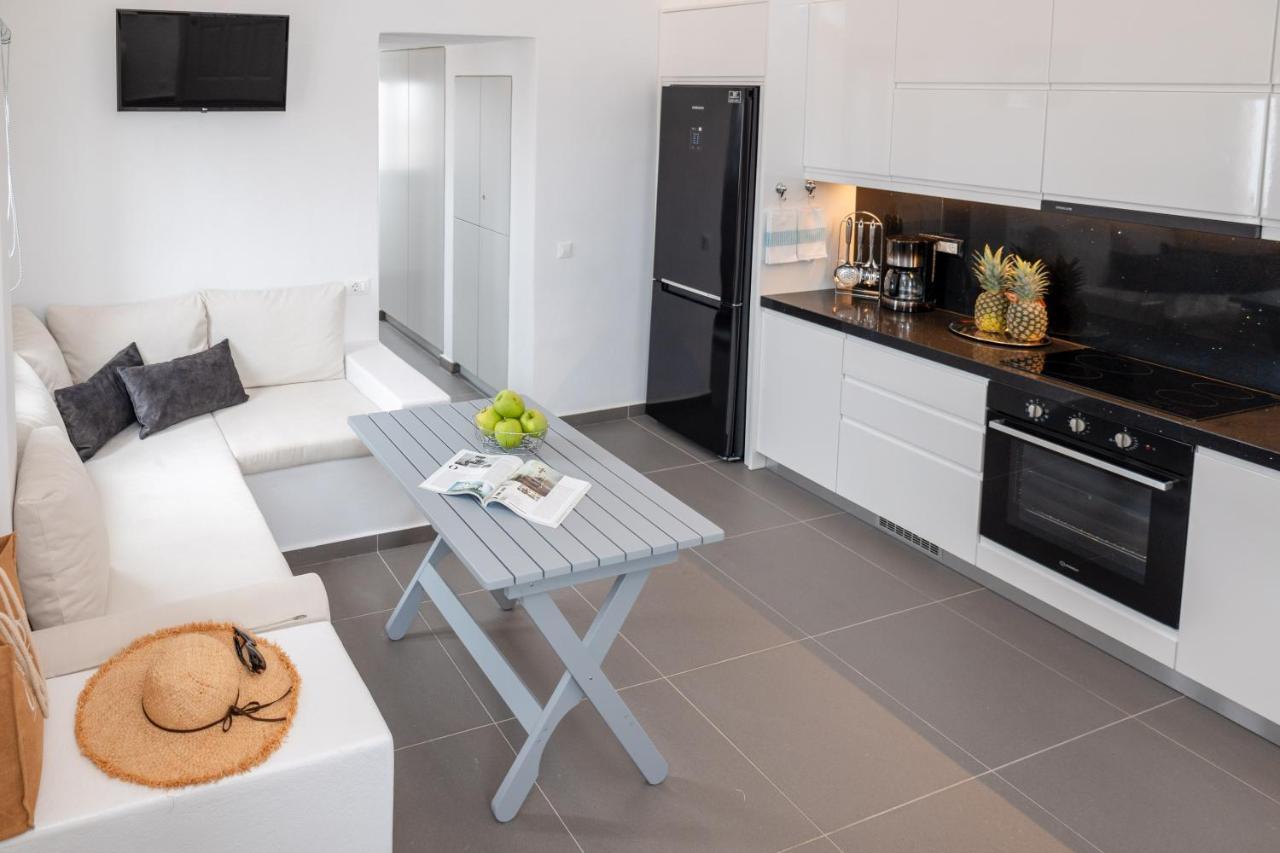 G & W Apartment Foinikia (Santorini)