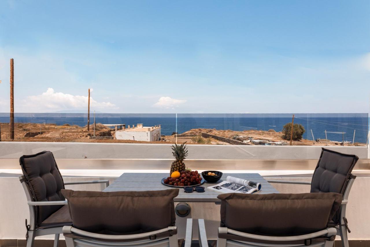 G & W * Foinikia (Santorini)