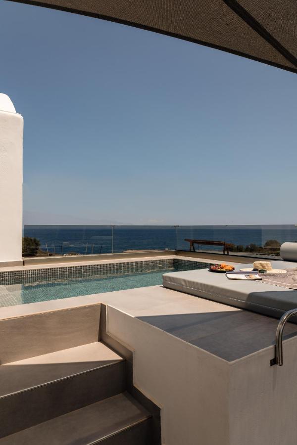 G & W * Foinikia (Santorini)