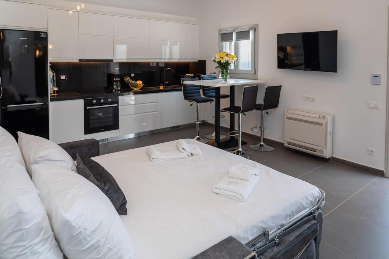 Apartment G & W *